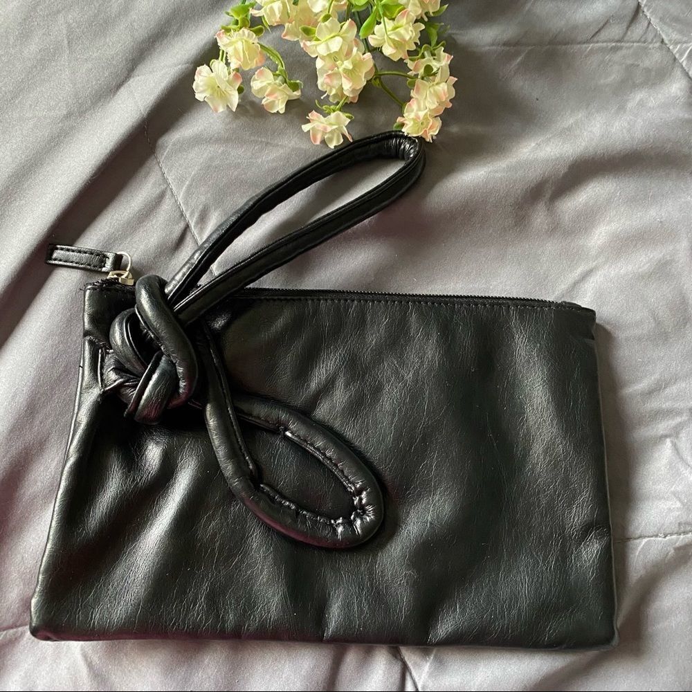Black bow wristlet, 